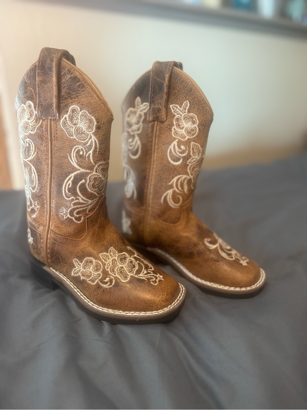 Shyanne Brown Girls' Embroidered Western Cowboy Boots